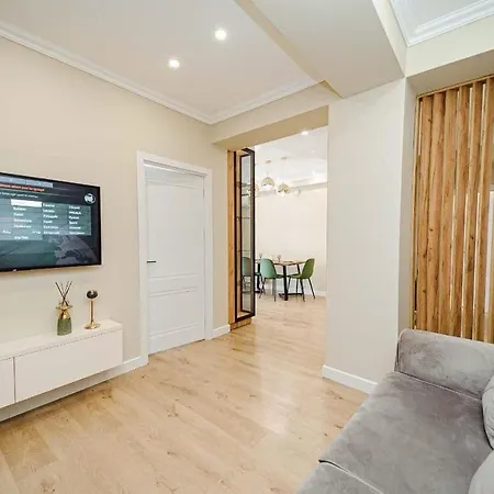 Beautiful In The Center Apartment *